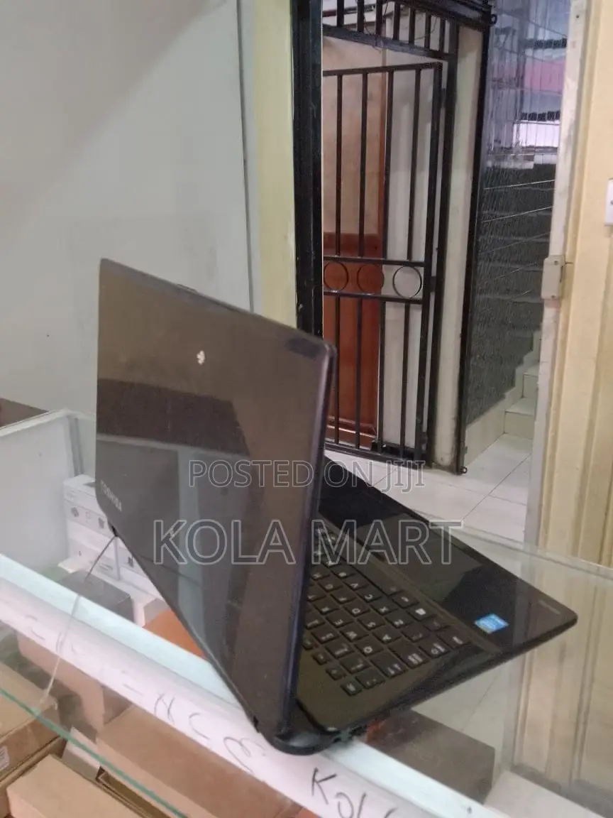 Laptop HP 250 G7 4GB Intel Core I5 HDD+SSD 500GB