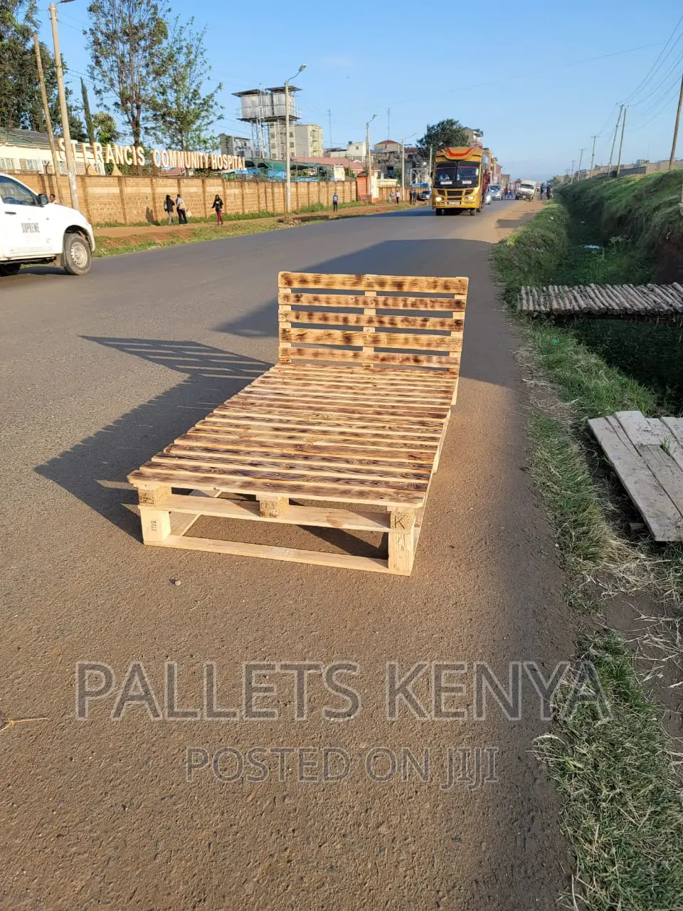 Pallet Bed- 4*6 Blazed Pallet Bed. (#GZ01)