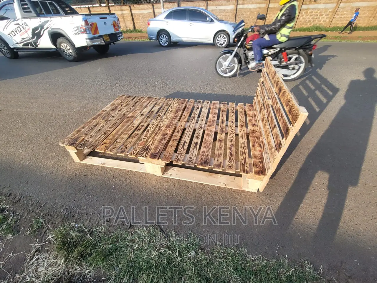 Pallet Bed- 4*6 Blazed Pallet Bed. (#GZ03)