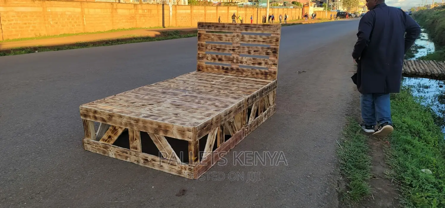 Pallet Bed- 4*6 Blazed Pallet Bed. (CM0,7)
