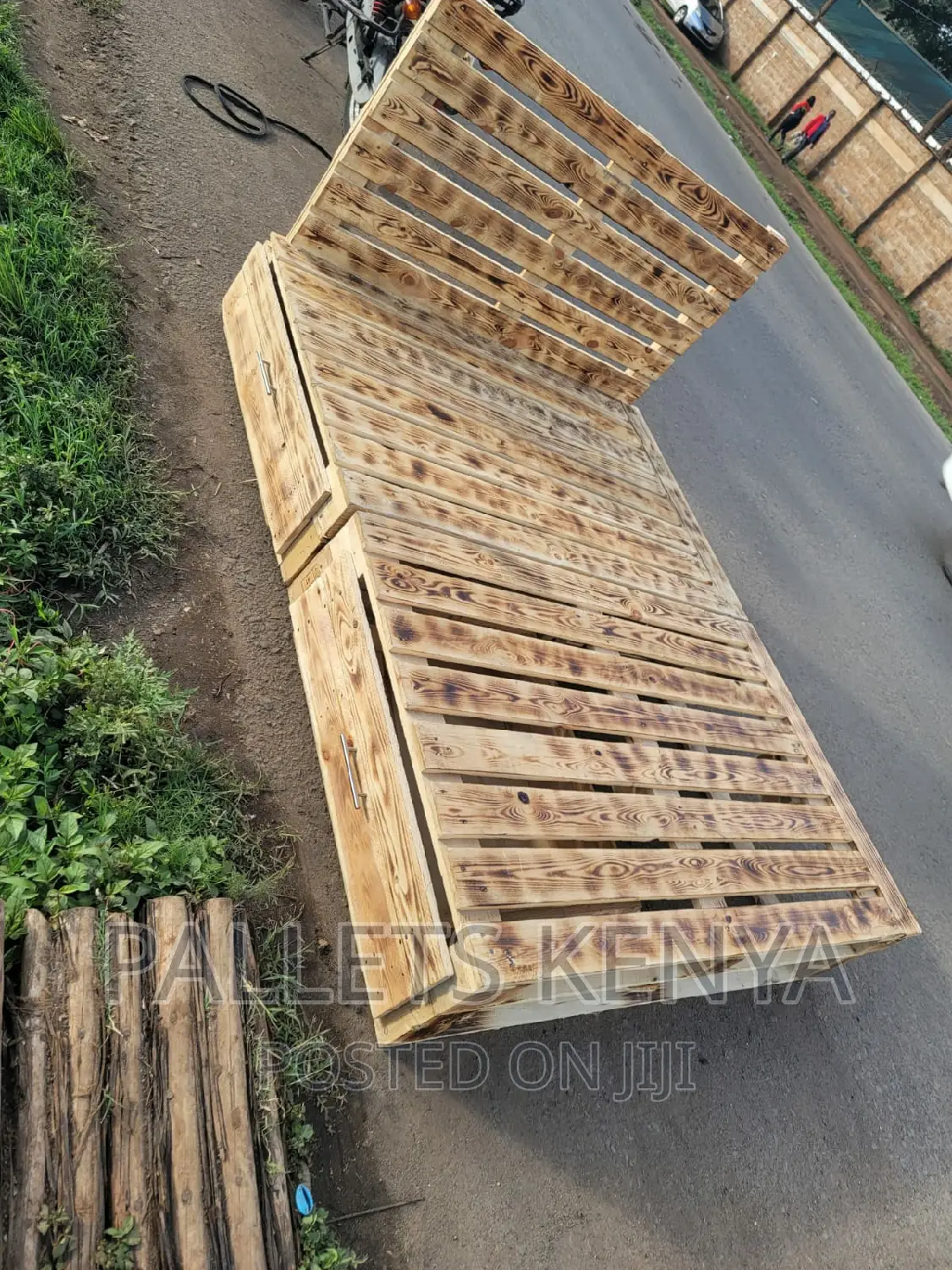 Pallet Bed- 5*6 Blazed Pallet Bed Withdrawers. (#GH2,0)