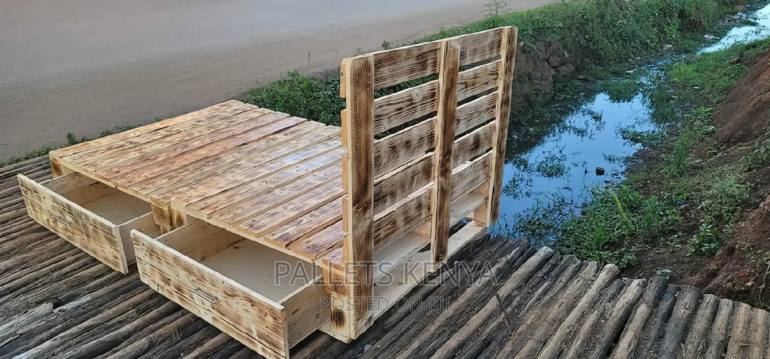 Pallet Bed- 4*6 Blazed Pallet Bed With Drawers.(HV5,0)