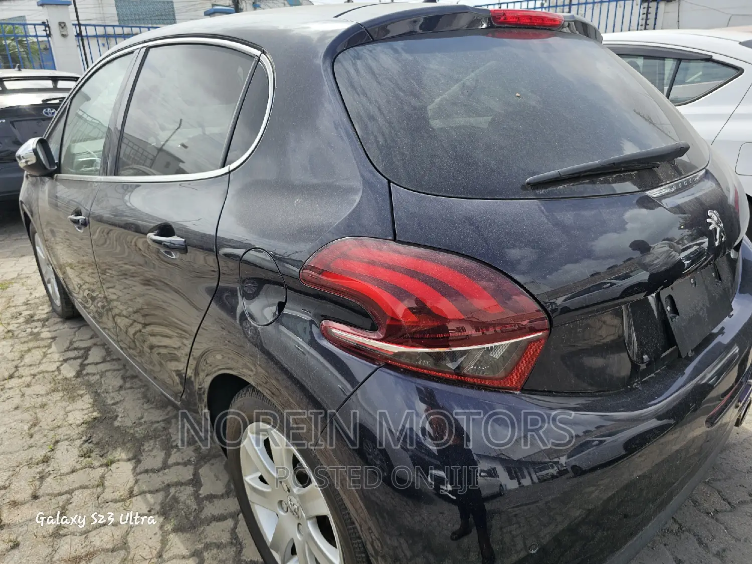 Peugeot 208 2016 Matt Black