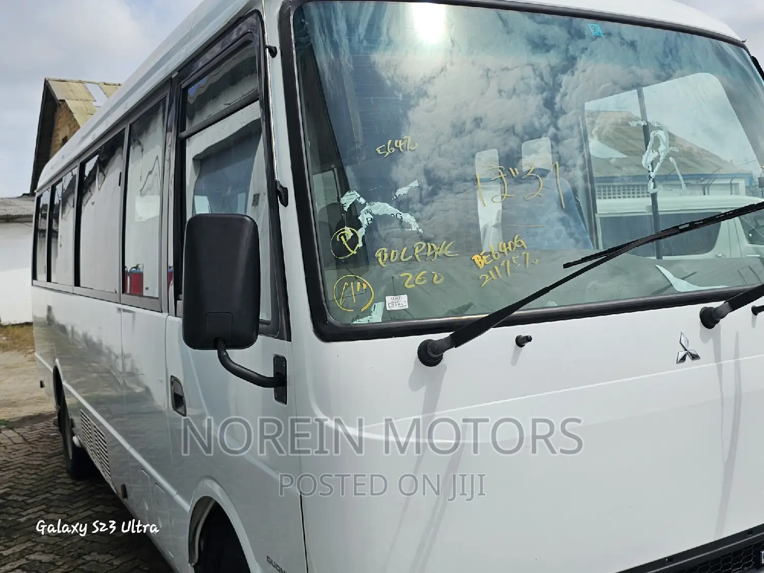 Mitsubishi Fuso Rosa 2017 White