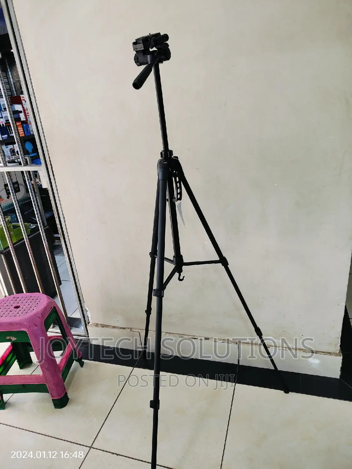 DSLR Camera and Mobile Phone
TRIPOD Stand