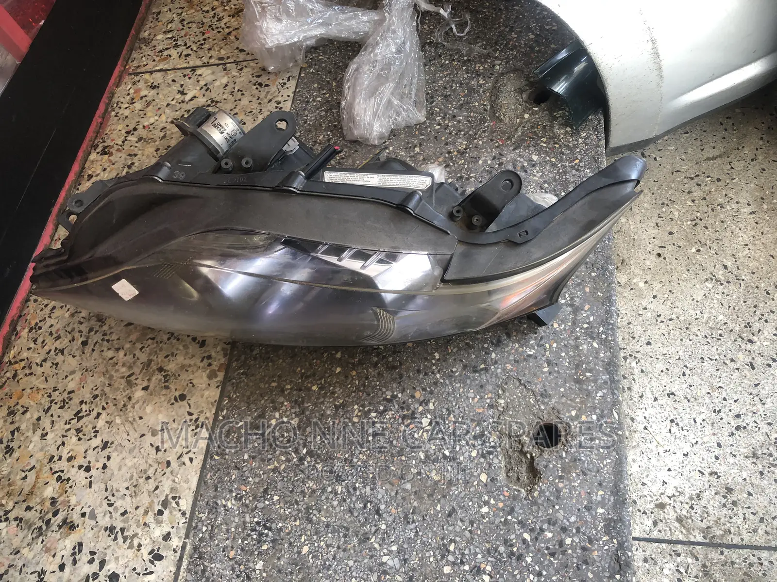 Lexus 2009 Xenon Headlight