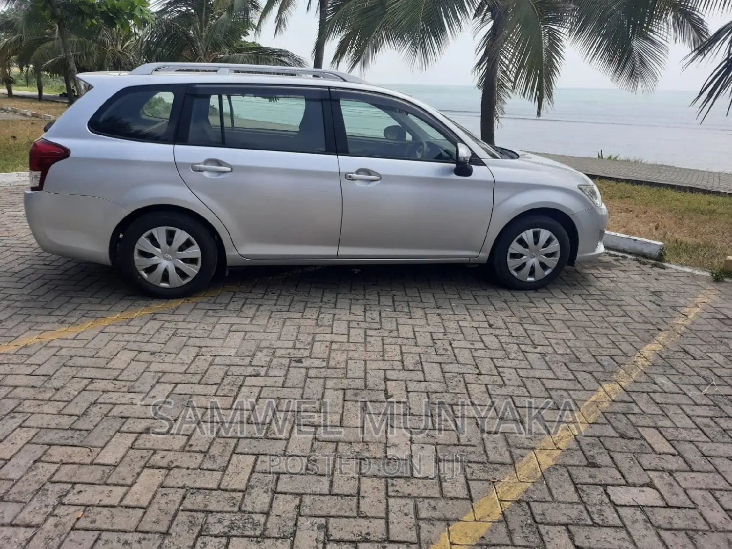 Toyota Corolla Fielder 2017 Silver