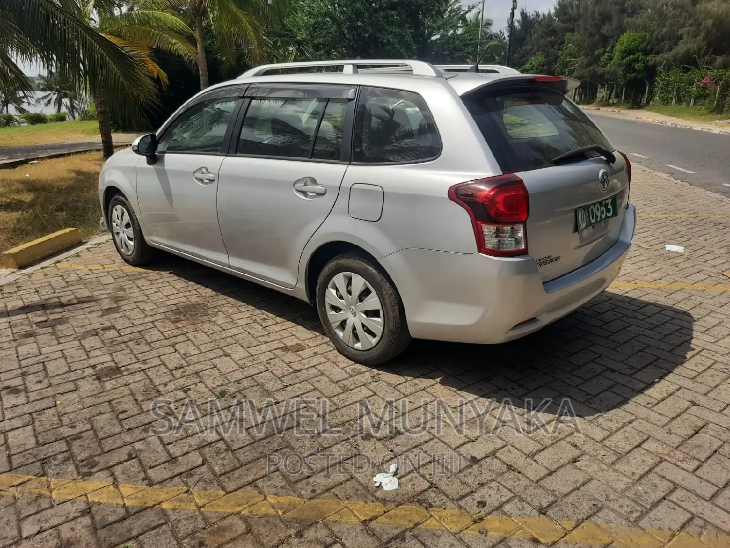 Toyota Corolla Fielder 2017 Silver