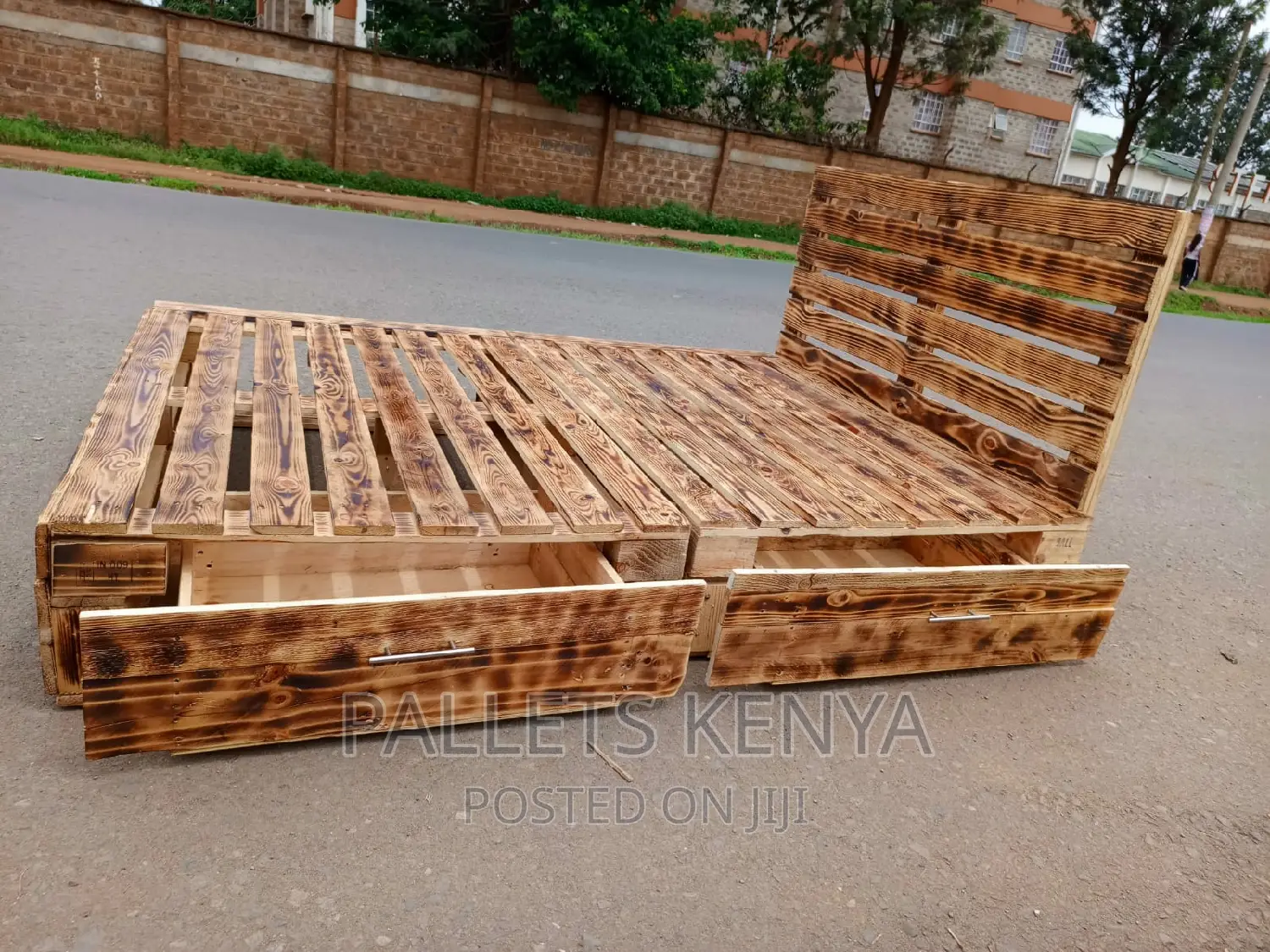 Pallet Bed- 5*6 Pallet Bed With Drawers. (D,L11*)