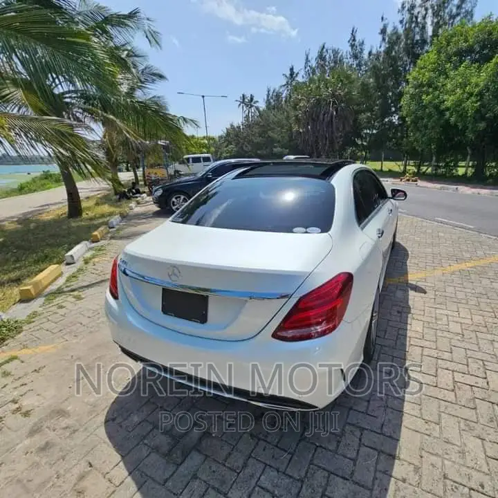 Mercedes-Benz C200 2017 Off white