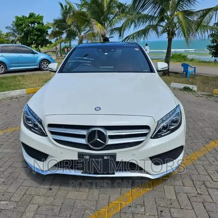Mercedes-Benz C200 2017 Off white