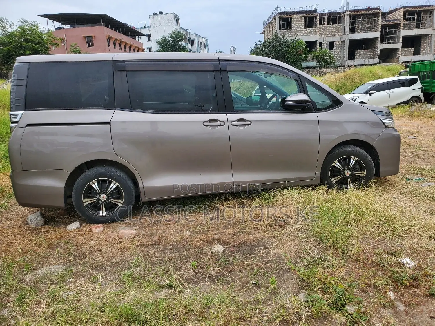 Toyota Voxy 2018 Gold