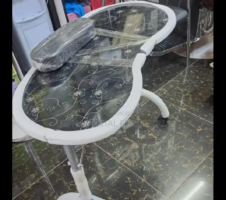 Portable Manicure Table