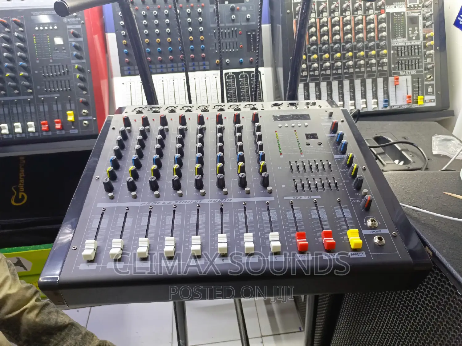 Powered Mixer Omaxs 8channels,.