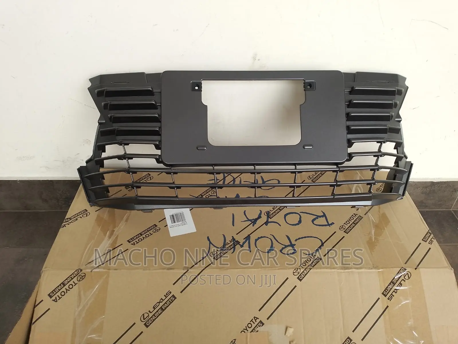 Toyota Crown Royal 2015 Front Grill