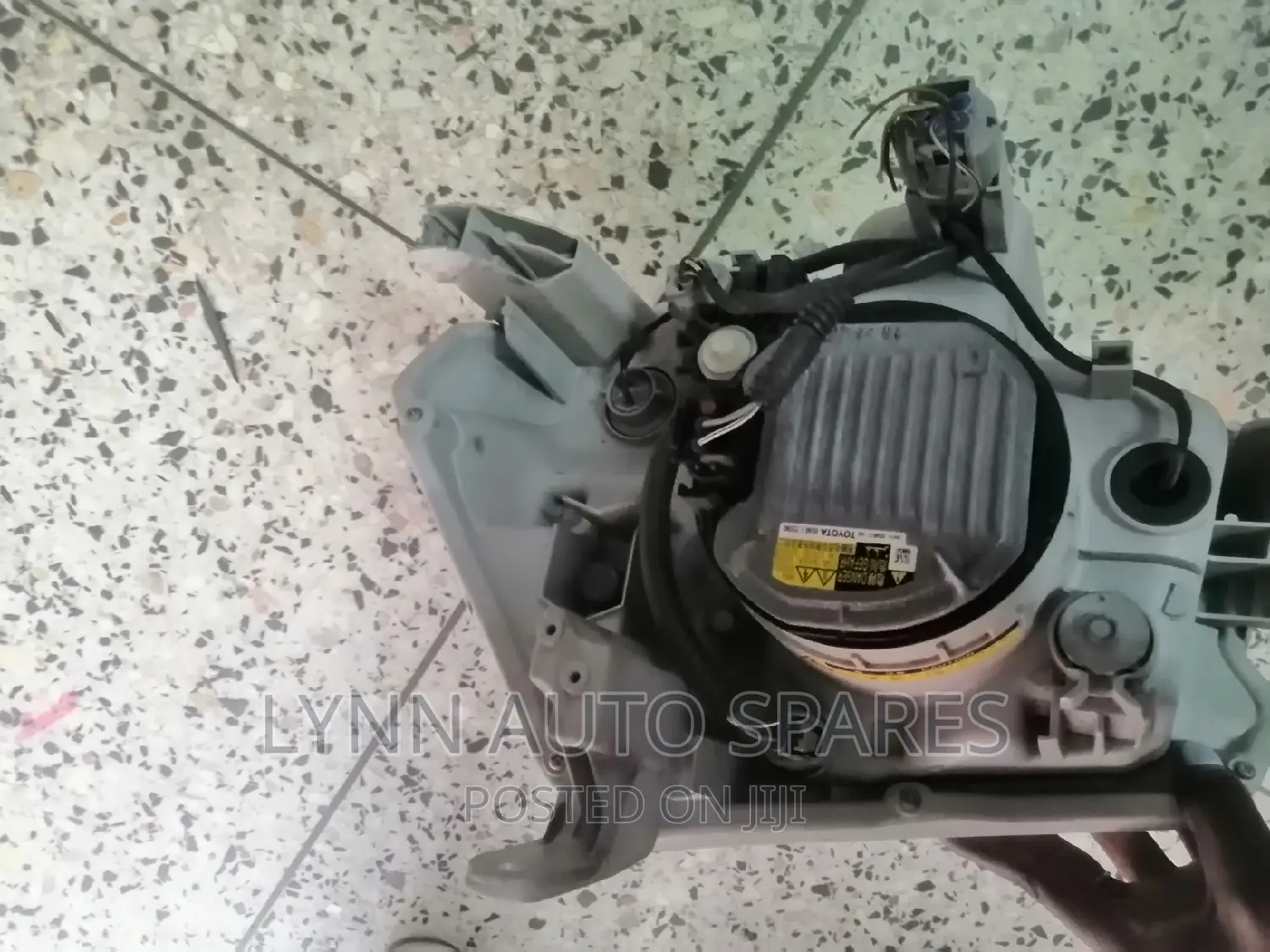 Toyota Sienta New Model Xenon Headlight