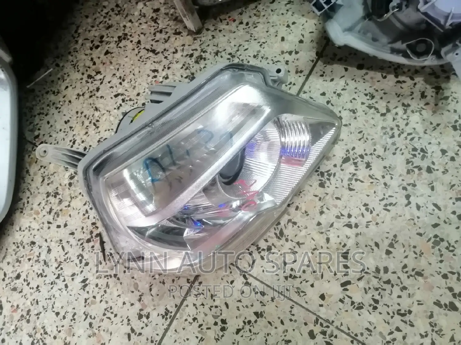 Toyota Sienta New Model Xenon Headlight