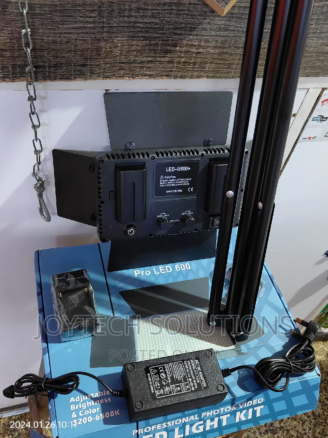 PRO LED 600 Video Light ( 2 Batteries, Stand, Charger, Camer