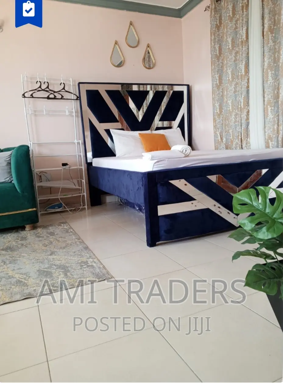 Luxurious Queen Size Chester Bed