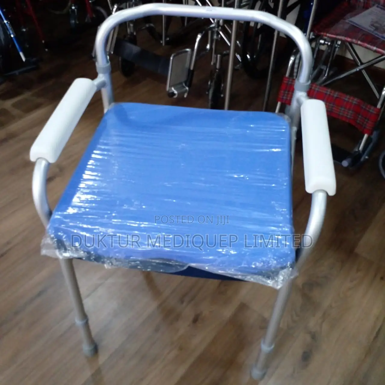 Alternating Pressure/ Pressure Absorbing Wheelchair Cushion