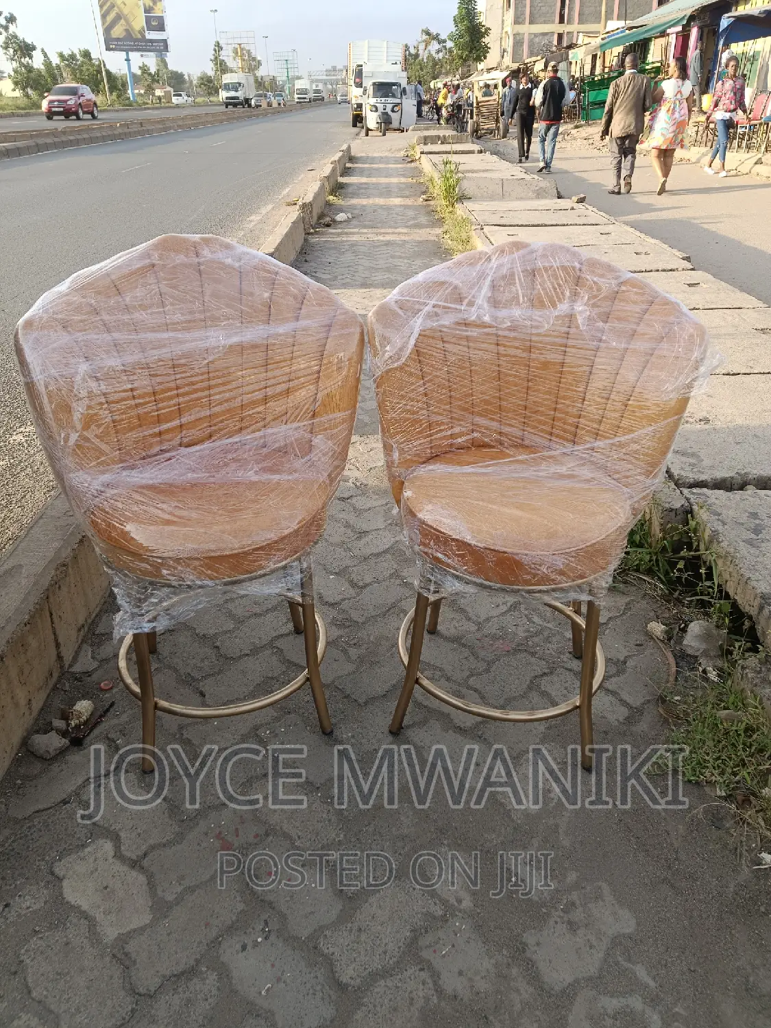 Manicure Seats, Gold in Colour.