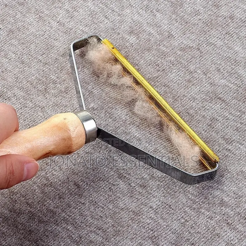 Mini Lint Remover With Wooden Handle
