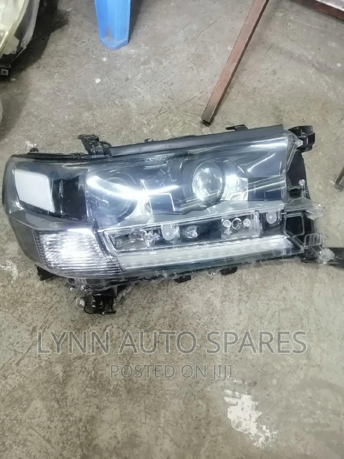 Toyota Land Cruiser 200 Series Headlight