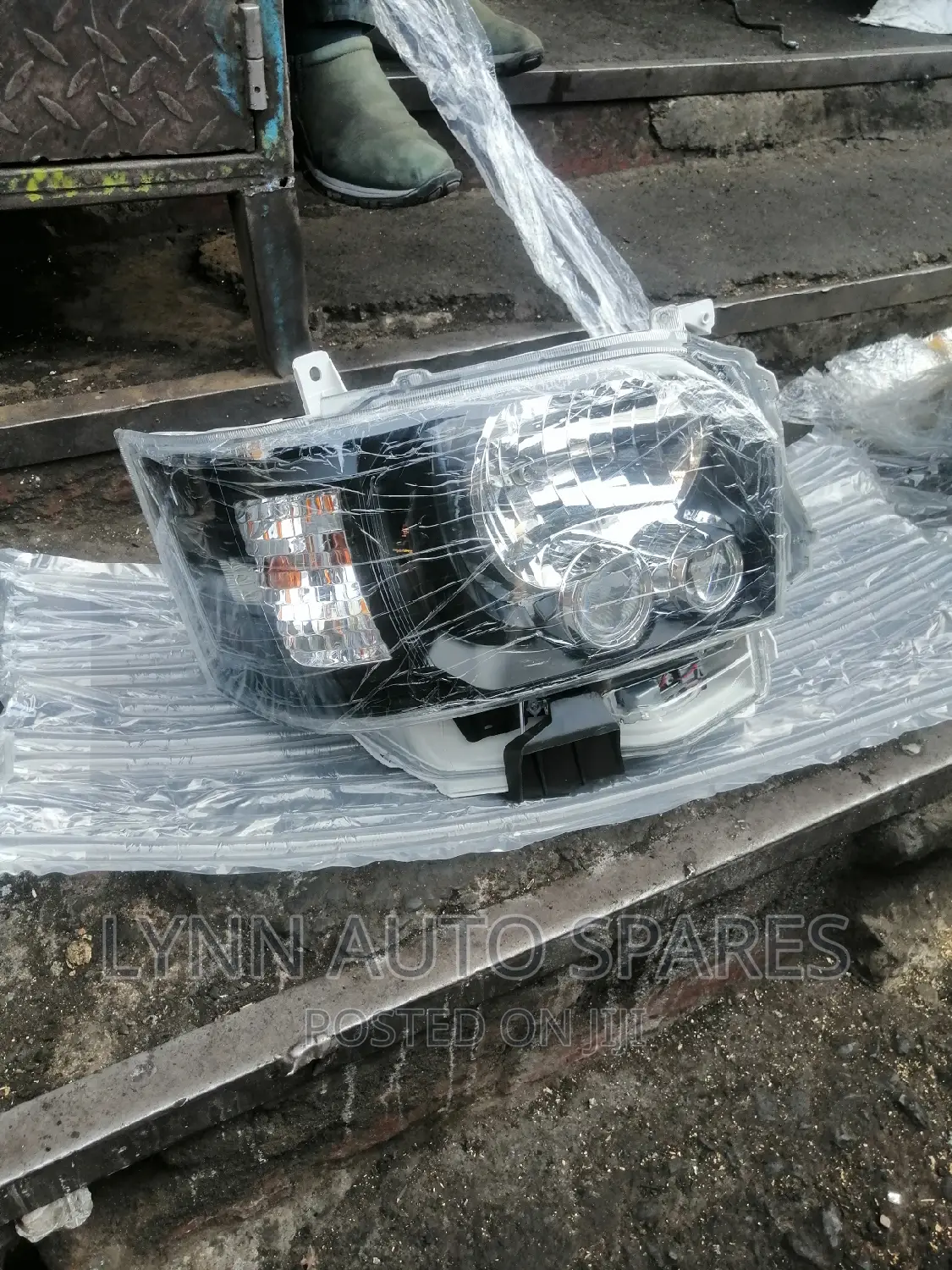 Toyota Hiace 7l /9l New Model Headlight