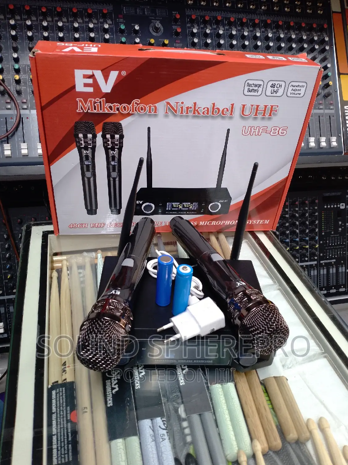 UHF86 EV Wireless Microphone With Rechargeable Receiver