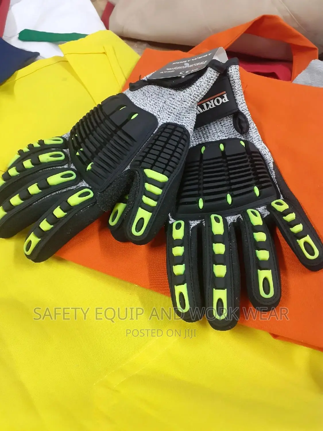 Green_black Anti Impact Glove