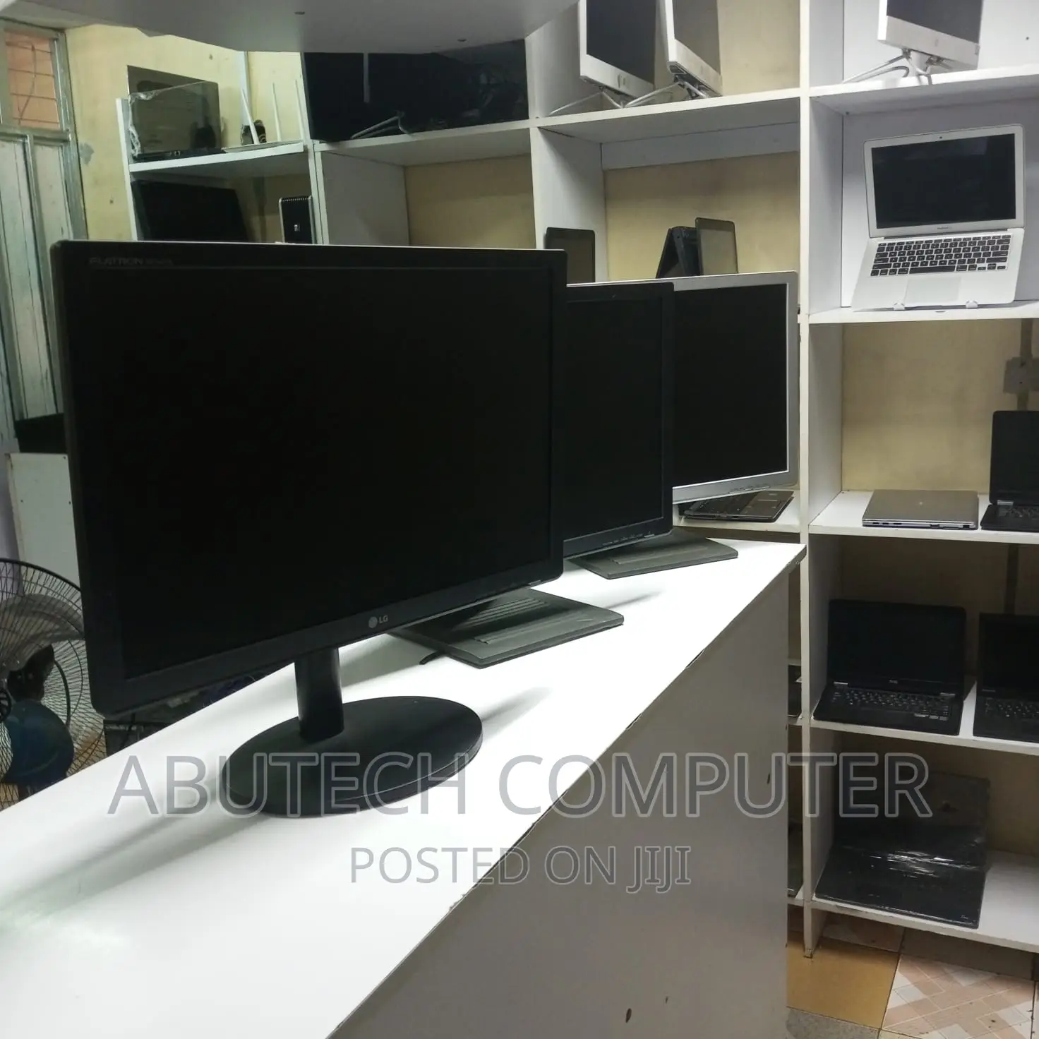 22 Inches LG Monitors