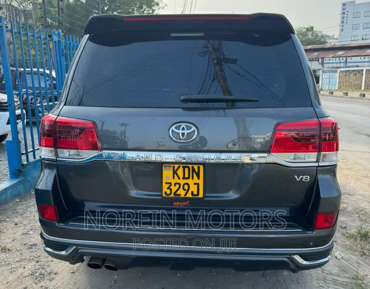 Toyota Land Cruiser 2017 Gray