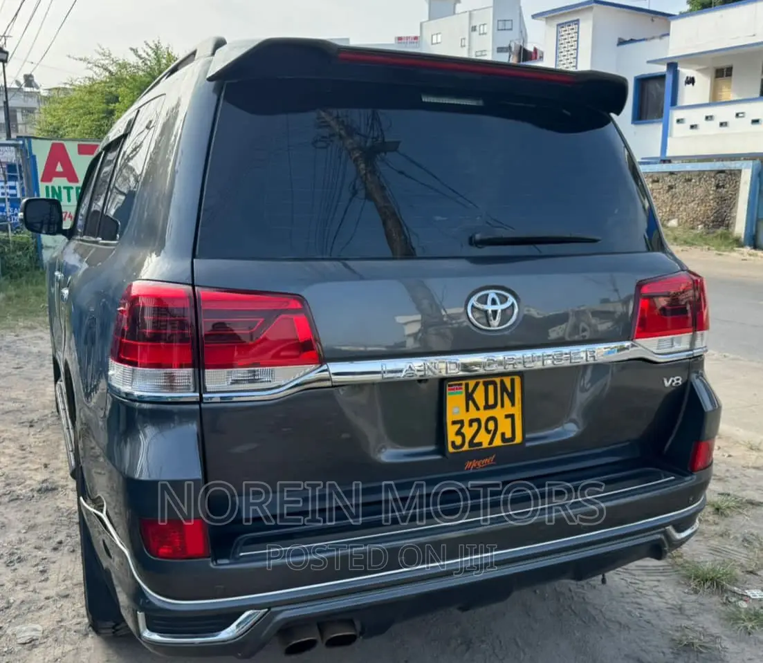 Toyota Land Cruiser 2017 Gray
