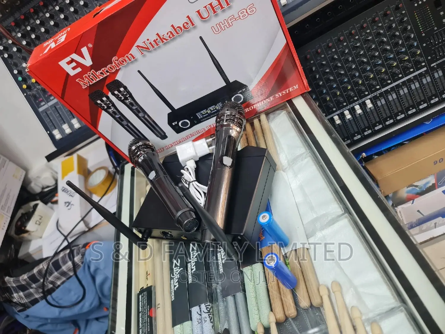 EV Rechargeable Wireless Microphone