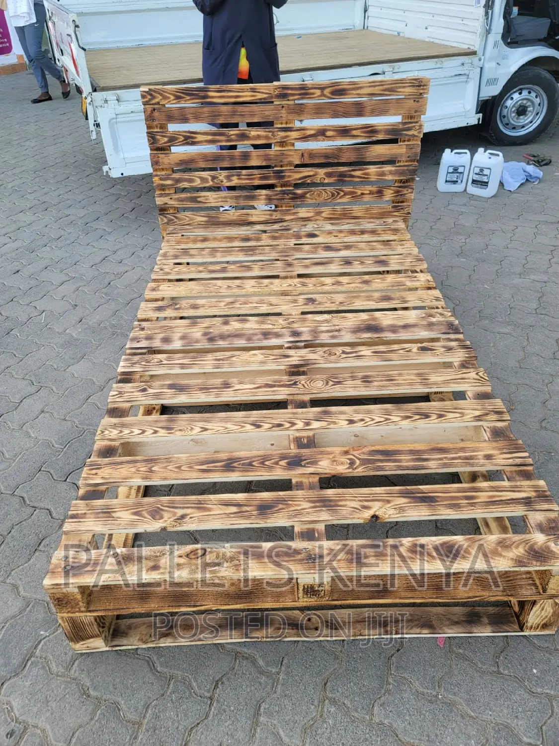 Pallet Bed- 4*6 Detachable and Blazed Pallet Bed. (HU019).