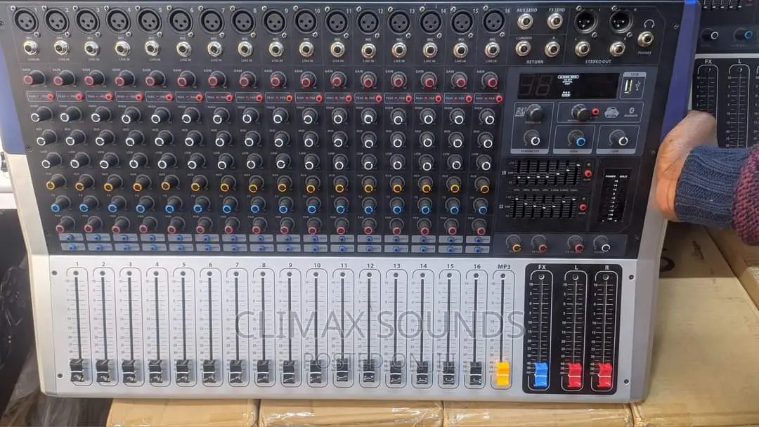 Powered Mixer 16 Chnl's Pro Mixer,.