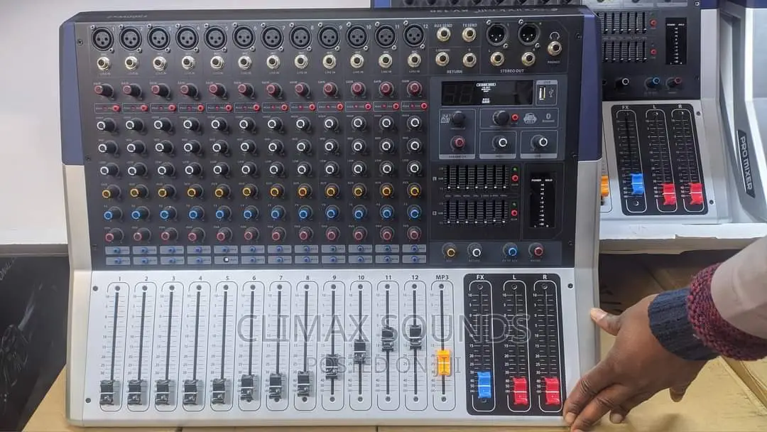 Pro Mixer Yamaha 12 Channel's