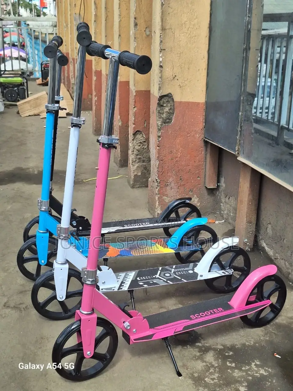 2 Wheels Screen Scooters