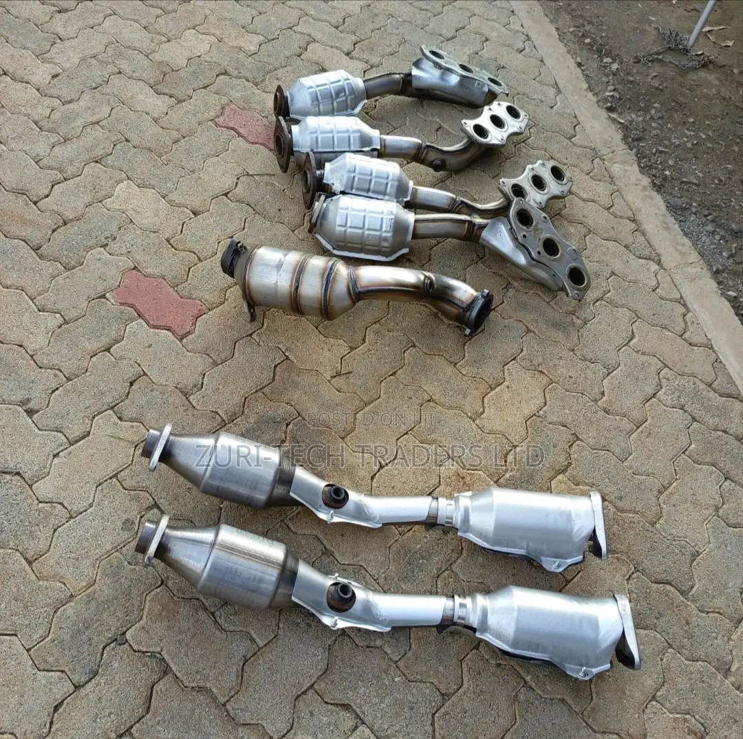 Complete Manifolds With Mufflers
