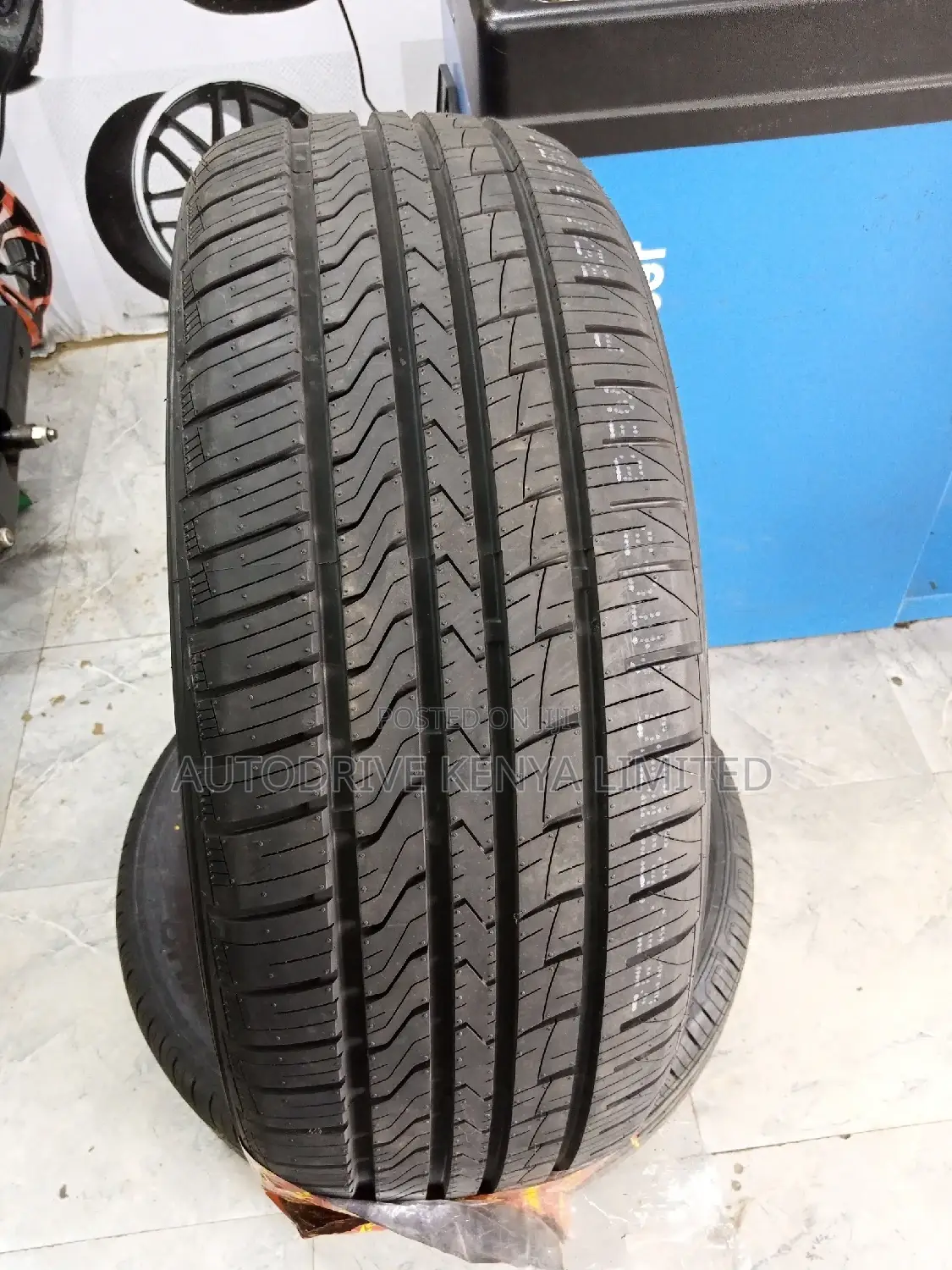 255/55r20 Roadx Tyre