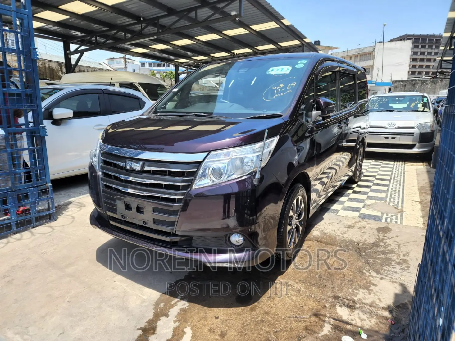 Toyota Noah 2017 Purple