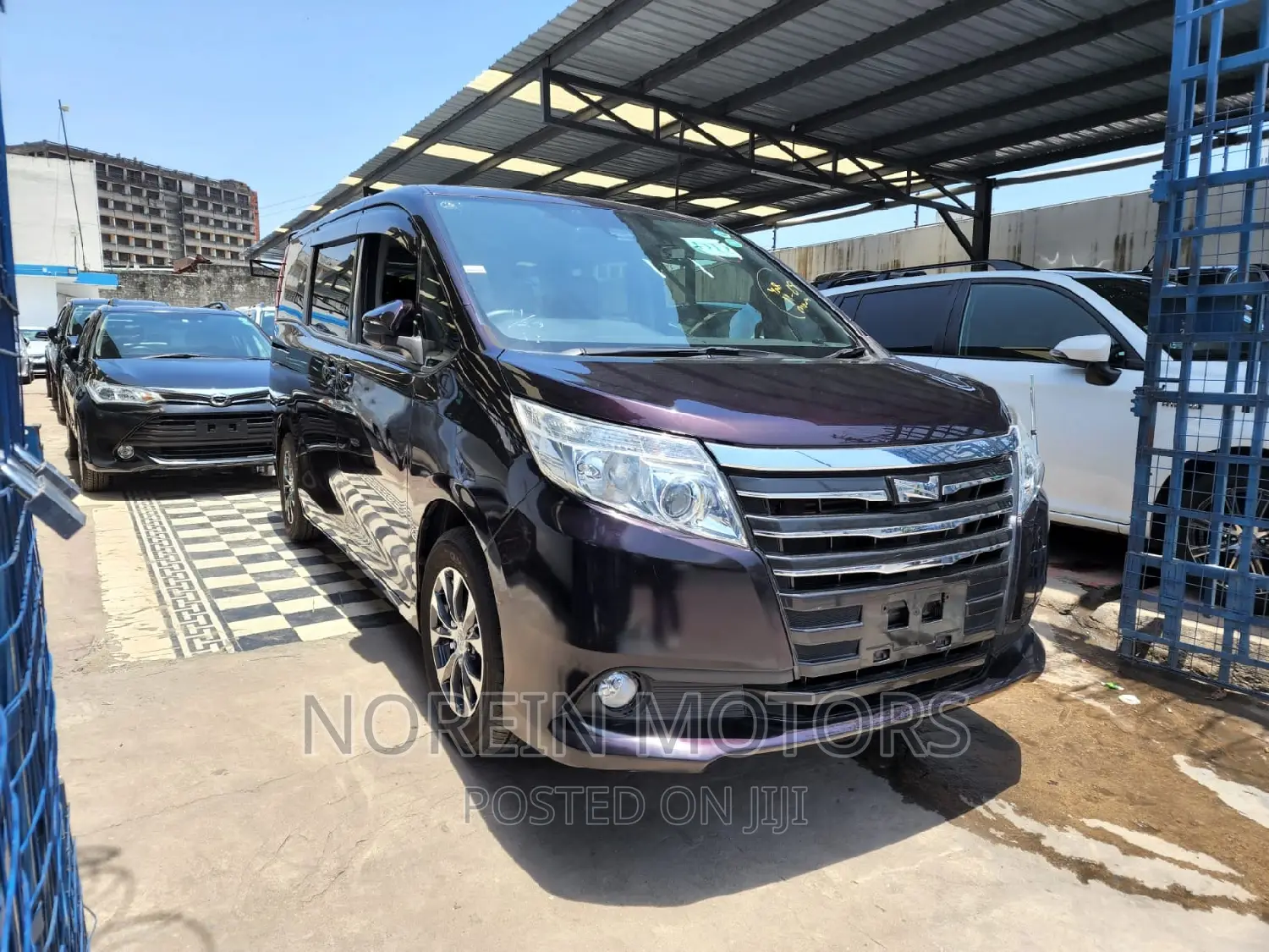 Toyota Noah 2017 Purple
