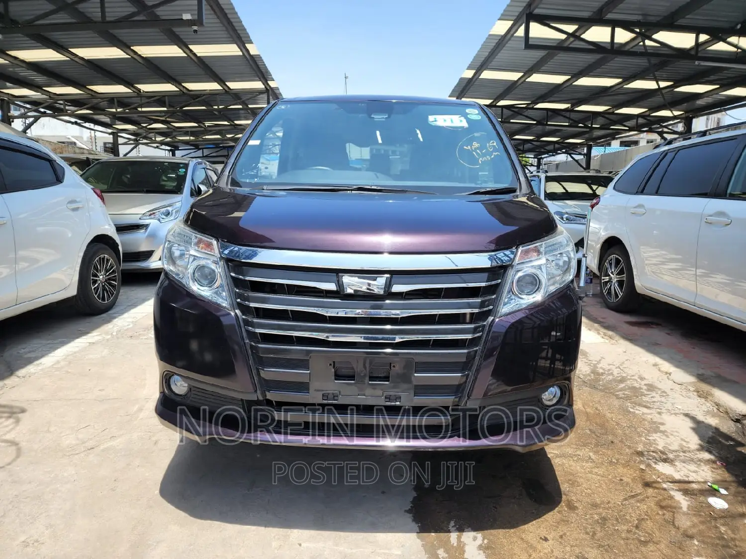 Toyota Noah 2017 Purple