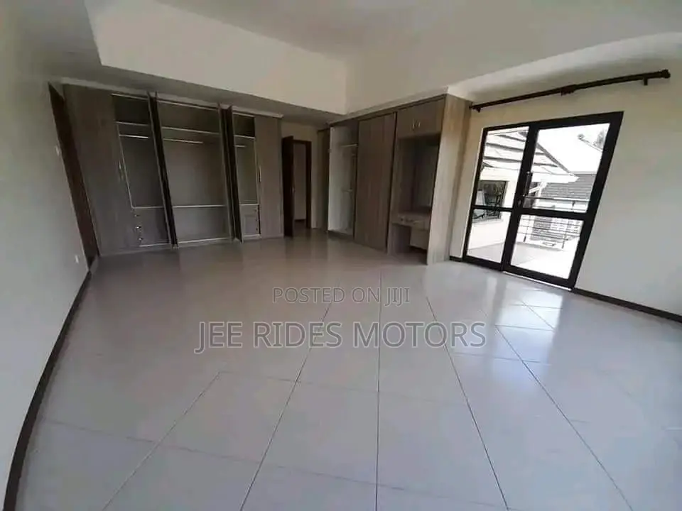 Furnished 5bdrm Maisonette in Gateway Mall, Nairobi Central for sale