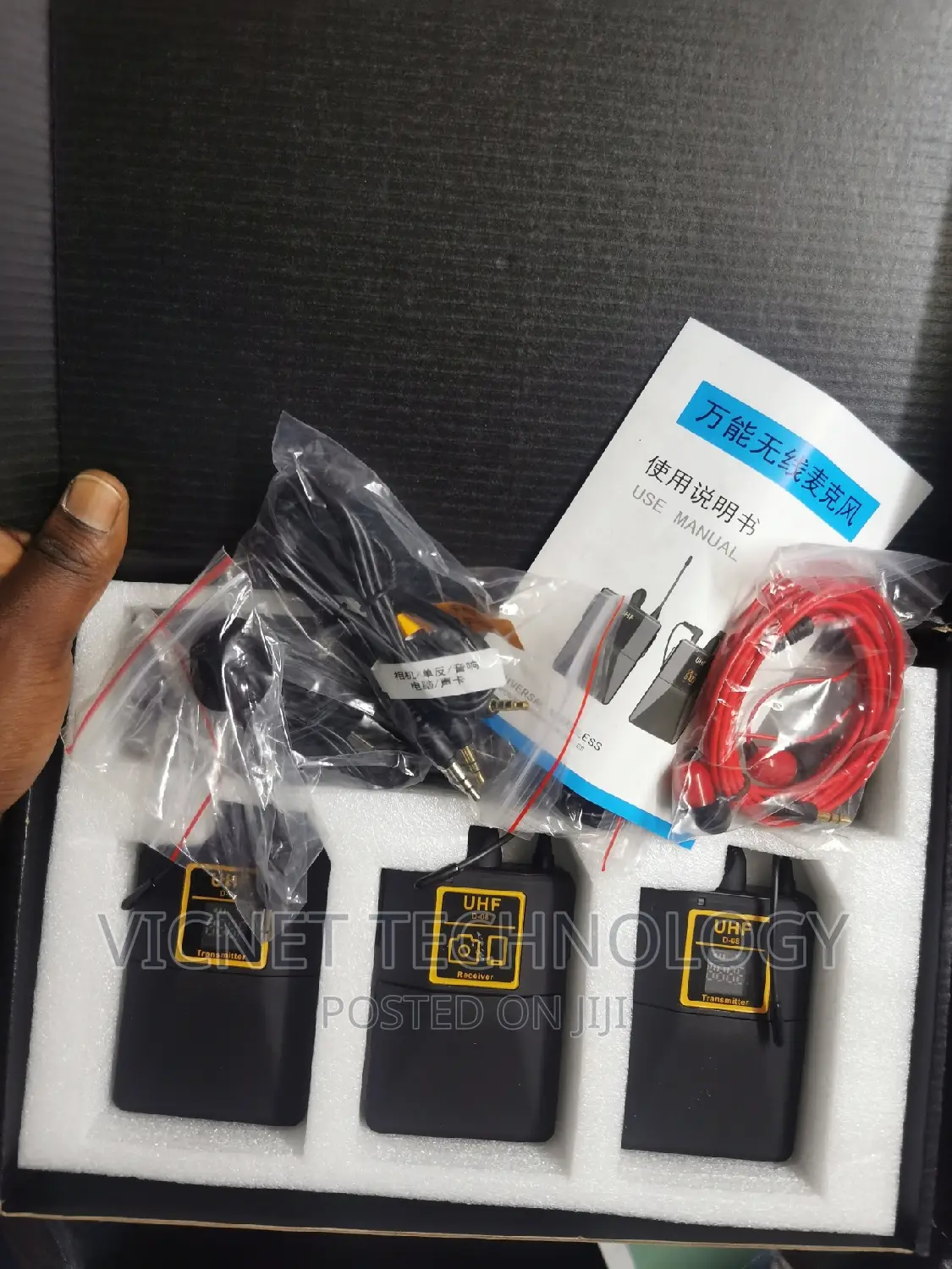 Dual Uhf Wireless Microphones With Receiver