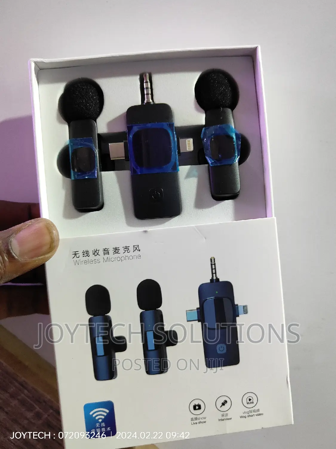 iPhone Wireless Lapel Microphone . Type and Aux 3 in 1 Mic.
