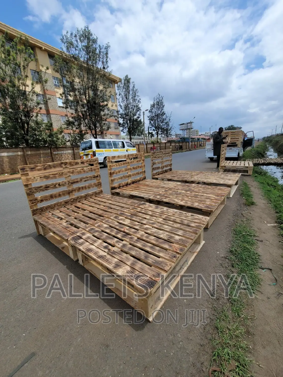 Pallet Bed- 4*6 Detachable and Blazed Pallet Bed. (FX020)