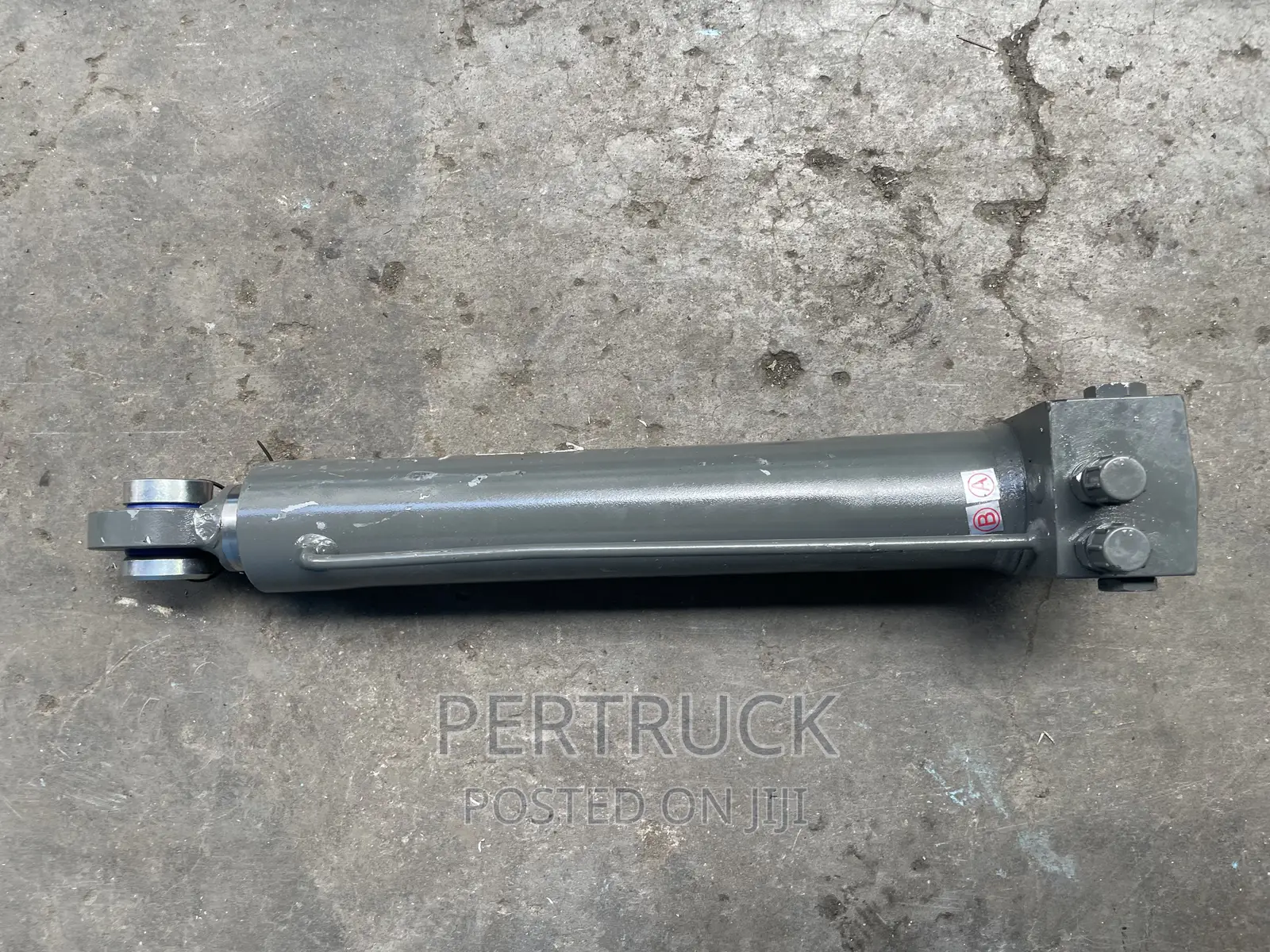 Wg9719820004 Cabin Lift Hydraulic Oil Cylinder Howo Sitrak