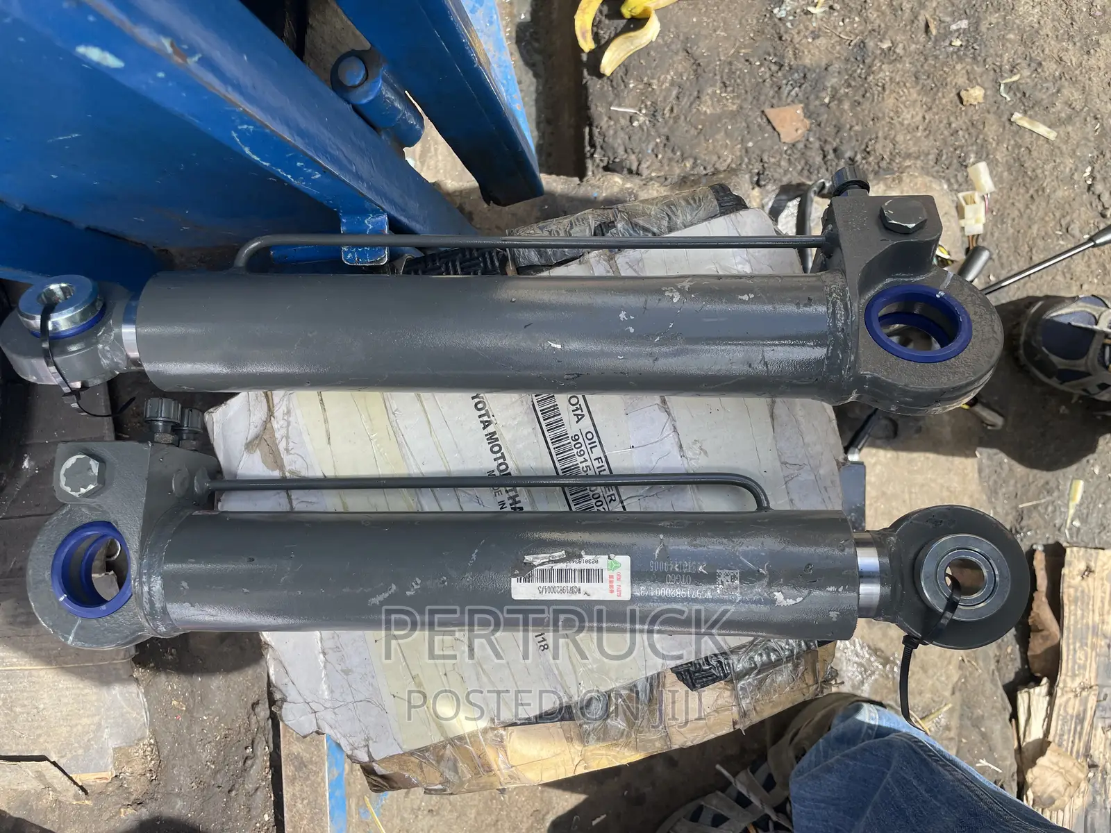 Wg9719820004 Cabin Lift Hydraulic Oil Cylinder Howo Sitrak