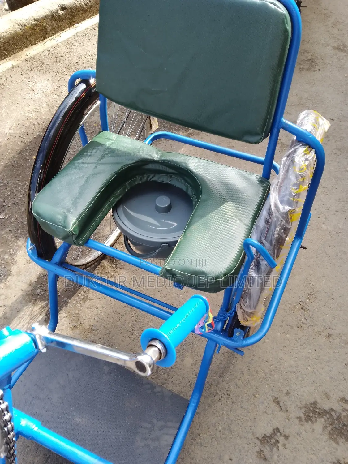 Commode Wheelchair/ Tricycle Wheelchair With Commode